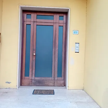 Apartament Attico 101 *
